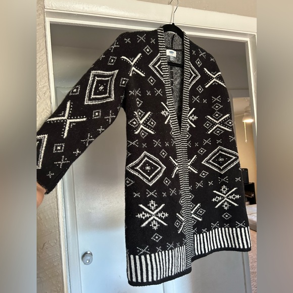 Old Navy Black Aztec Geometric Knit
Cardigan Sweater XS - Picture 2 of 6